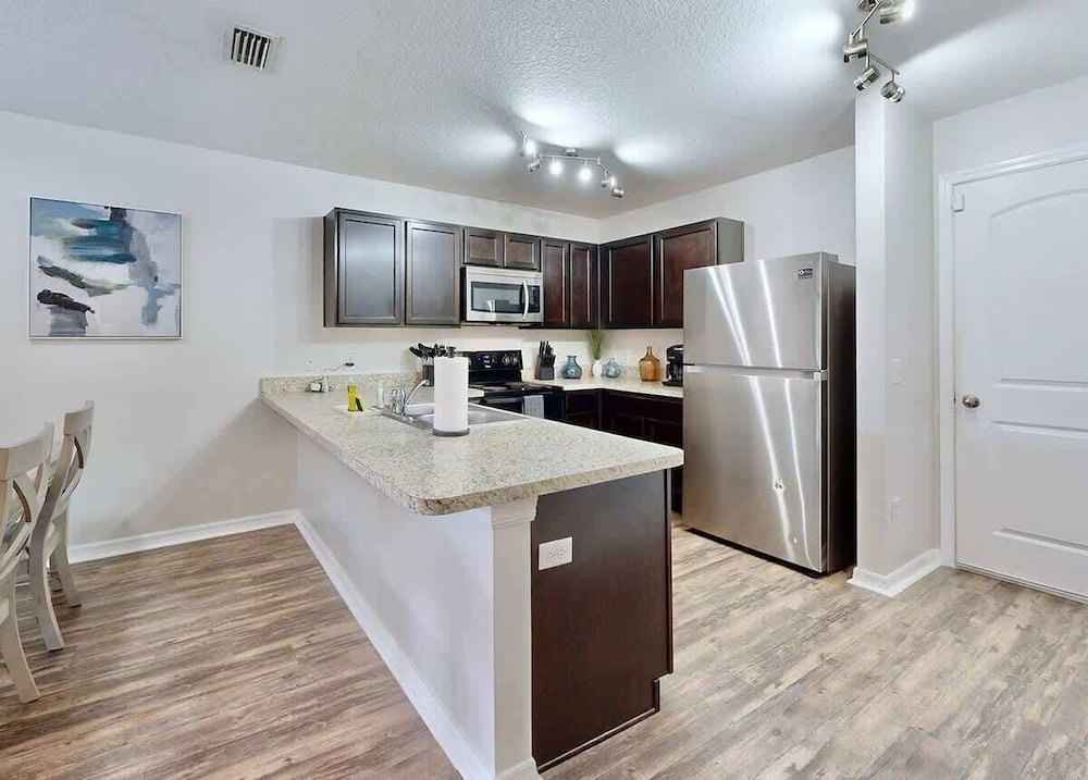 Brooksville Retreat! 3 Bed, 2 Bath!