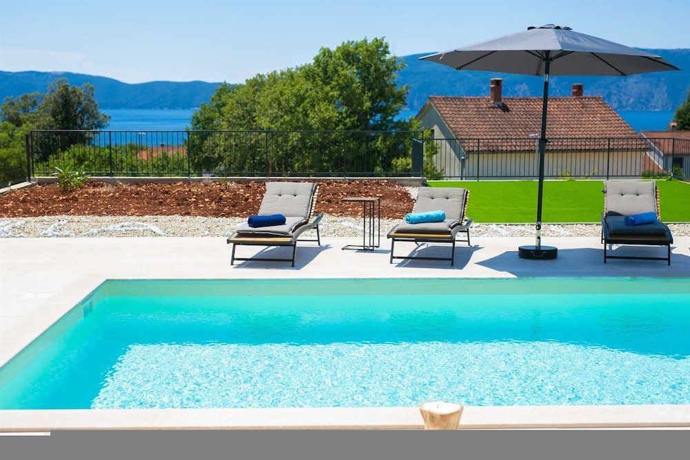 Villa Magnifica in Pinezici
