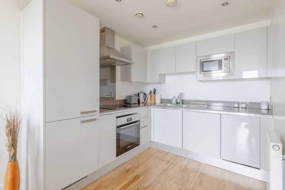 Sleek & Sunny 1BD Flat Near Greenwhich - Deptford!