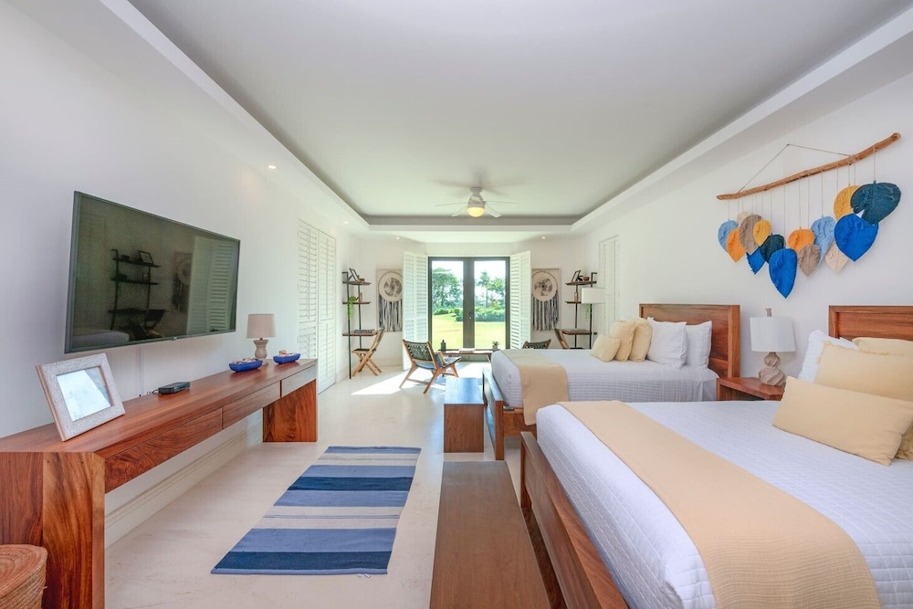 Premium 3 Bedroom Condo - Property Image 31