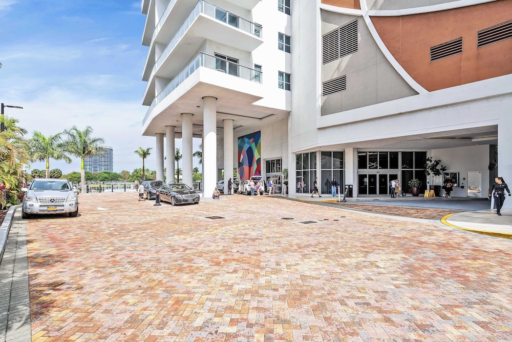 Ocean Eagle View - Luxury Oceanfront Stay for 6