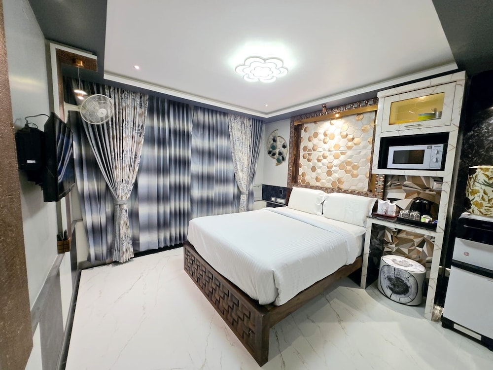 BEVERLY VILLA