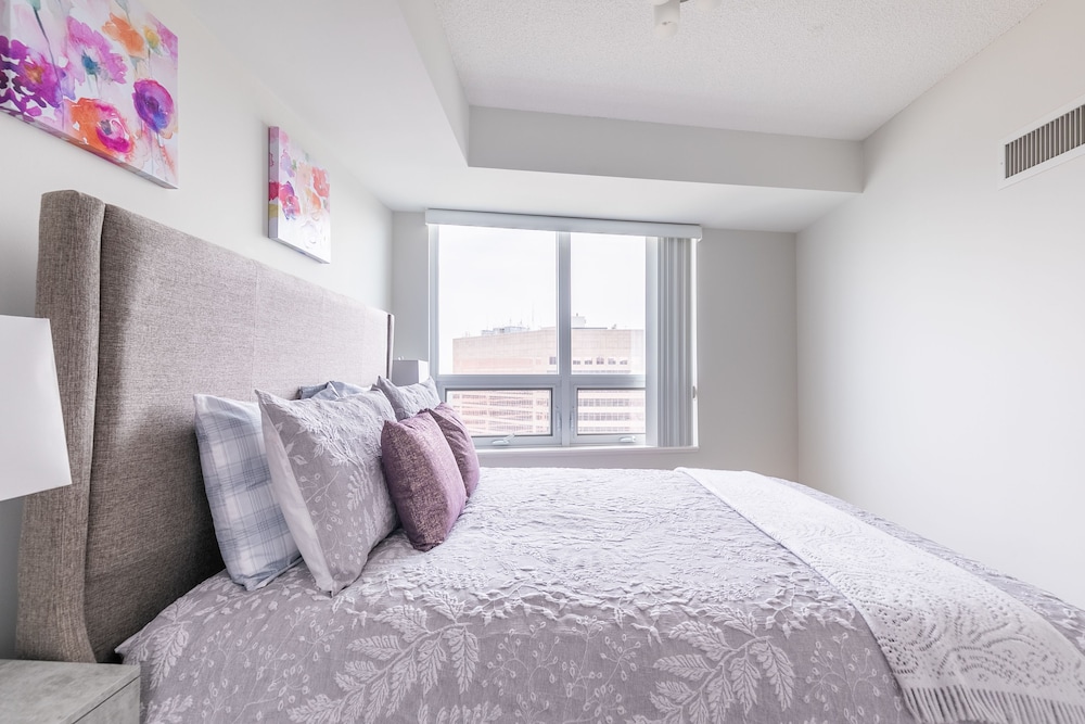 Simply Comfort Gorgeous Apt North York - Image 5