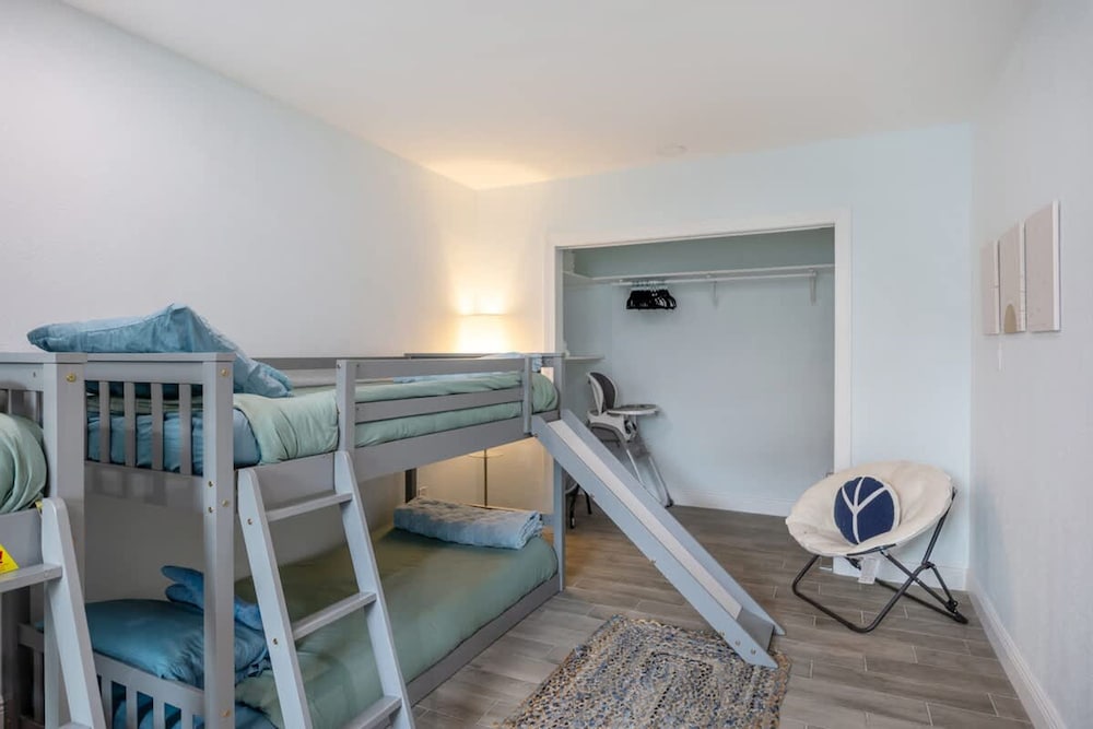 Fun Family-friendly Largo Home Heated Pool