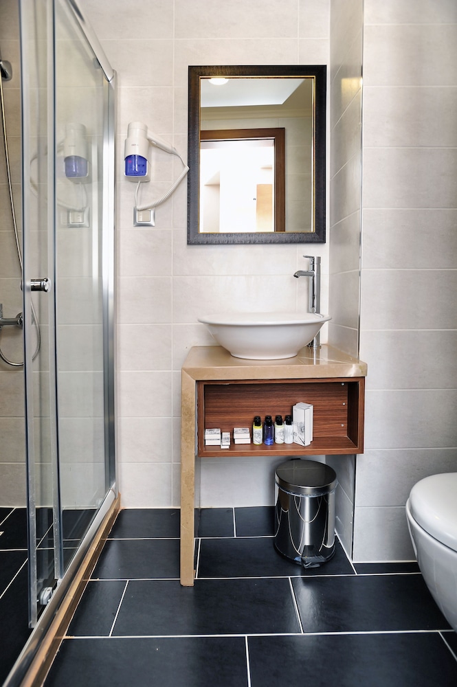 Delta Hotel Istanbul - Image 41