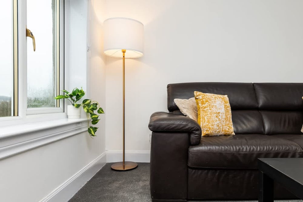 3 Bed House-free Parking-6beds