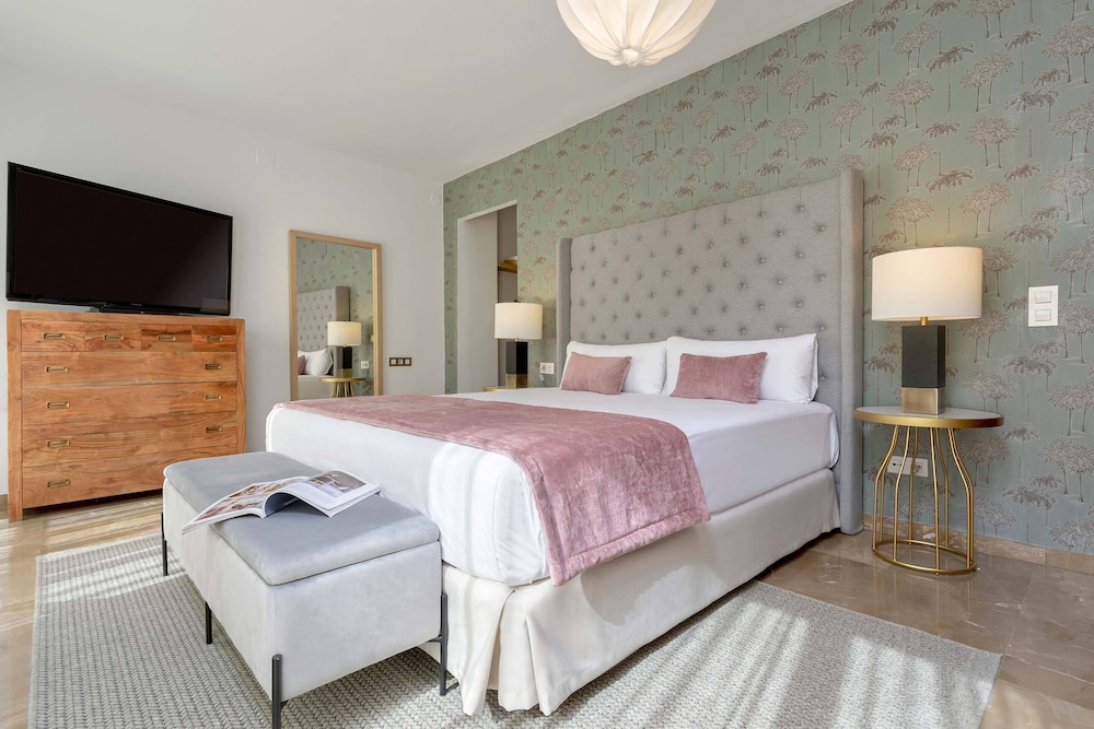 Luxury Apartment in City Center. Puerta Real II