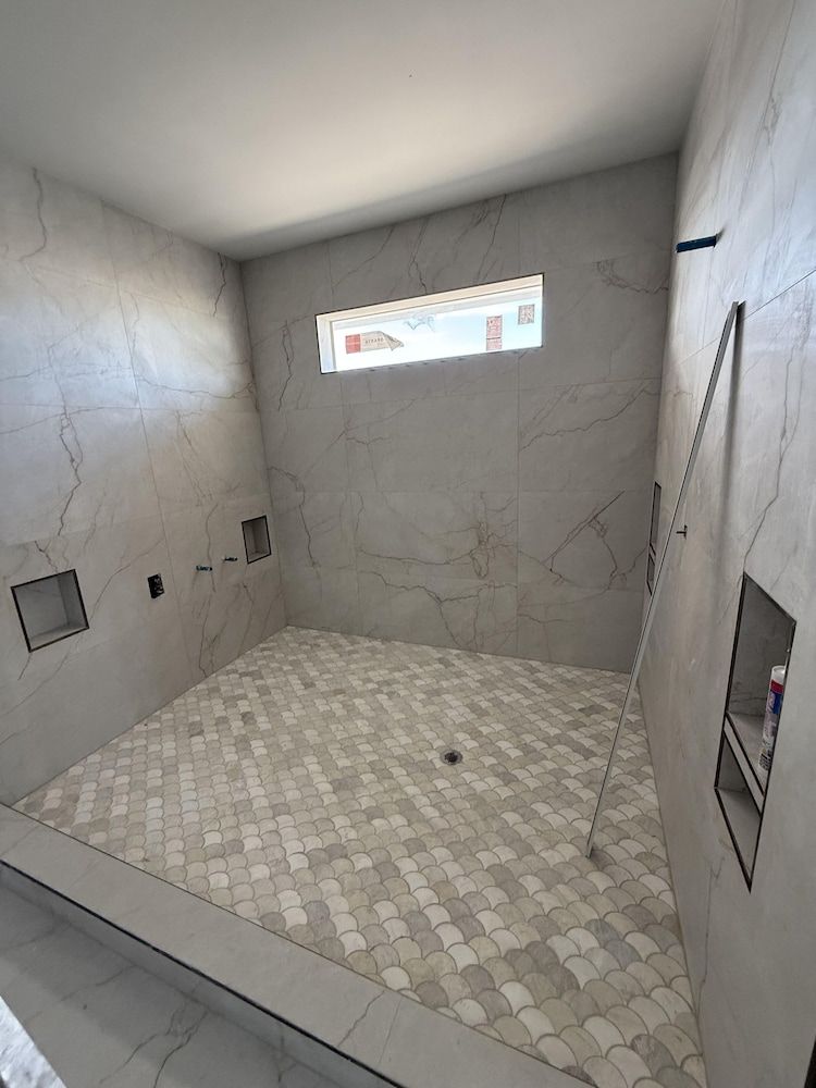Gorgeous 6 Bedroom New Build 261 Carolina Ave: Heated Pool 6 Home