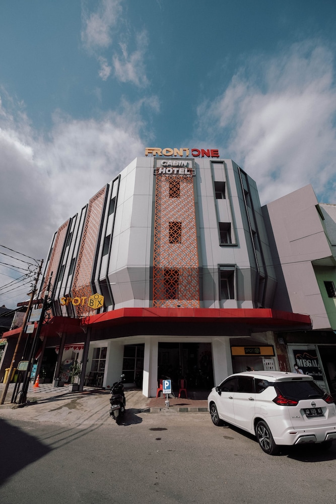 Front One Budget Hotel Slamet Riyadi Solo