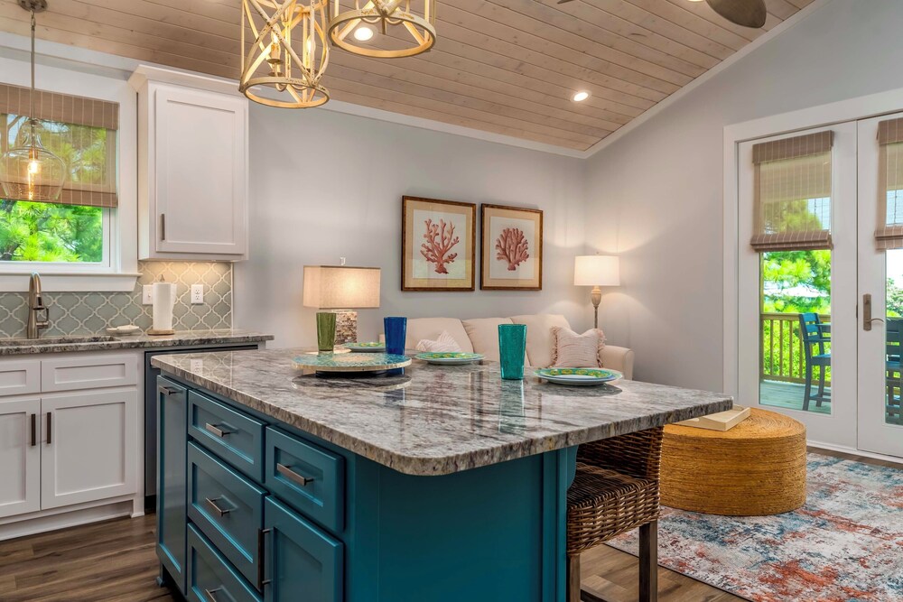 Luxe Family Condo w/ Gulf View in Dauphin Island!