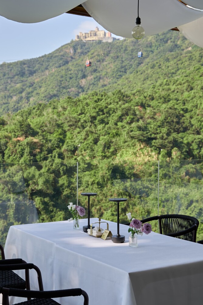 Miyue Shenzhen Tianlu Secret Wild Wizard Holiday Hotel