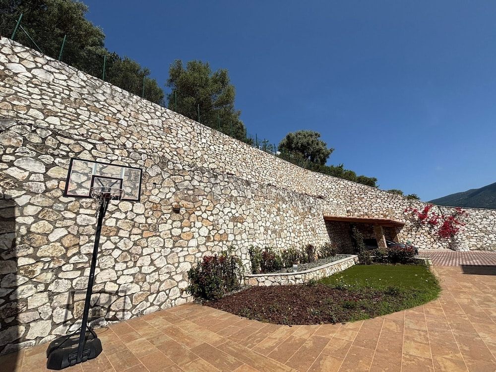 Smaragdine Blue Villa