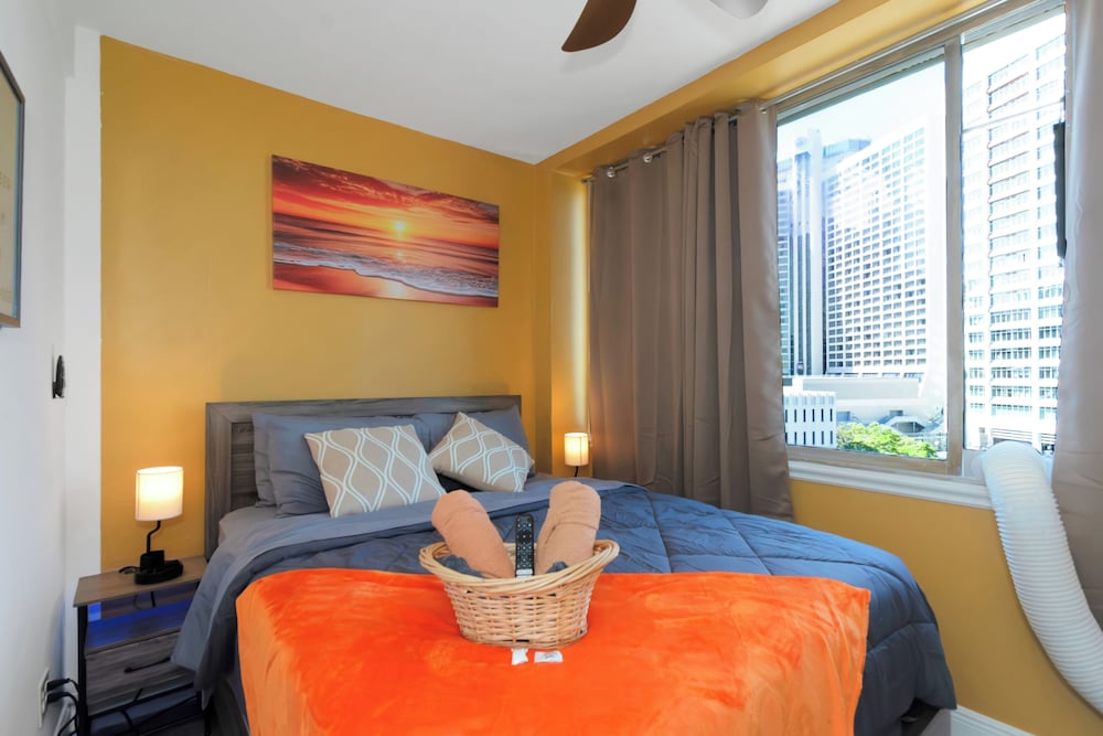 Spacious 3BR Condo in DTWN