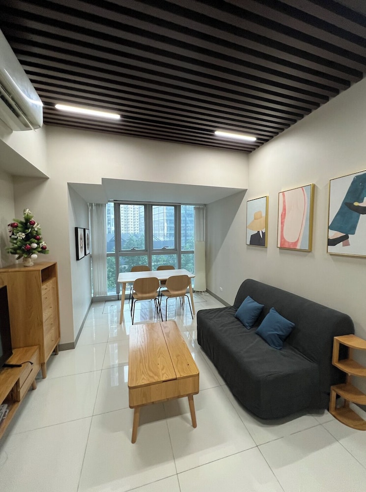 Uptown Park Suites Tower 1