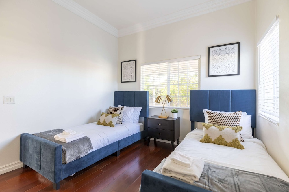 Elegant Retreat Modern Comforts, Prime Location