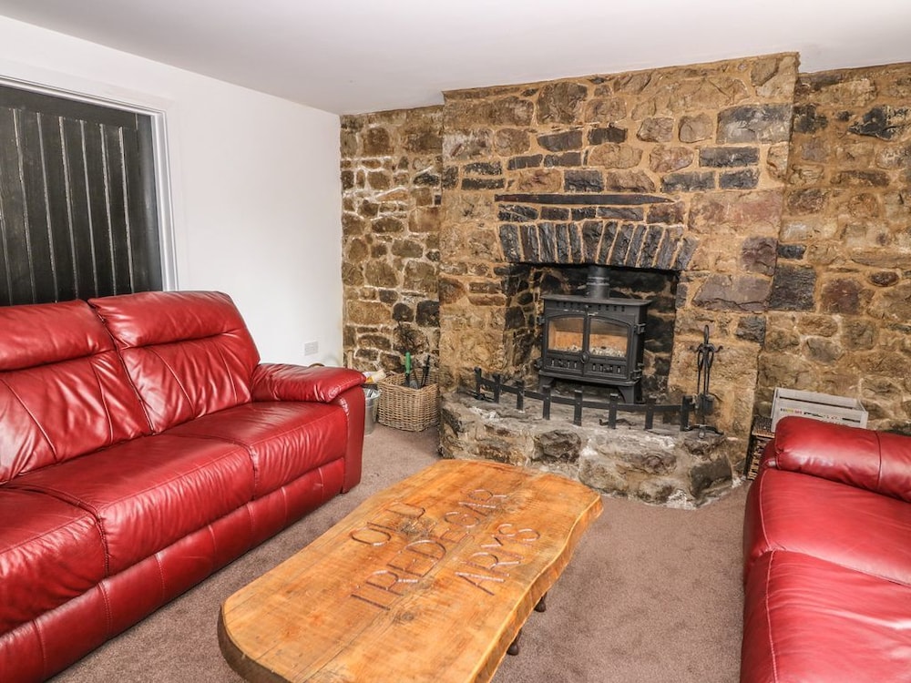 Swansea Vacations - Old Tredegar Arms - Property Image 9