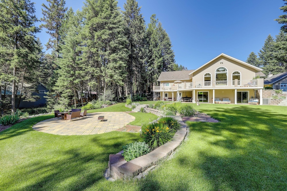 Walk to Happy's Inn & Lake Access: Libby Apartment
