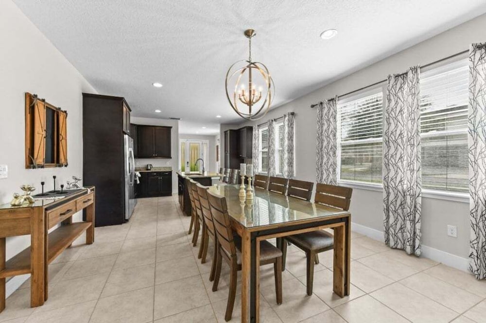 Elegant 8br Retreat W/ Private Pool, Spa & Family-friendly Comfort 8 Bedroom Villa