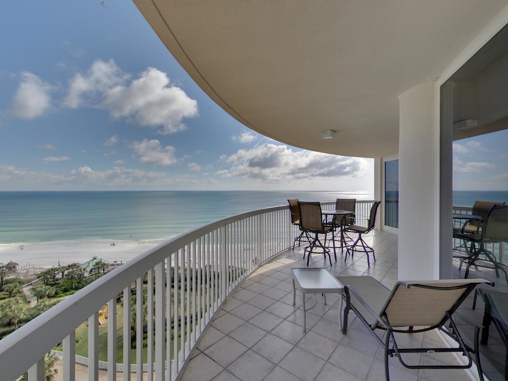 Beach Front Destination 3 Bedroom Holiday Home by Five Star Properties