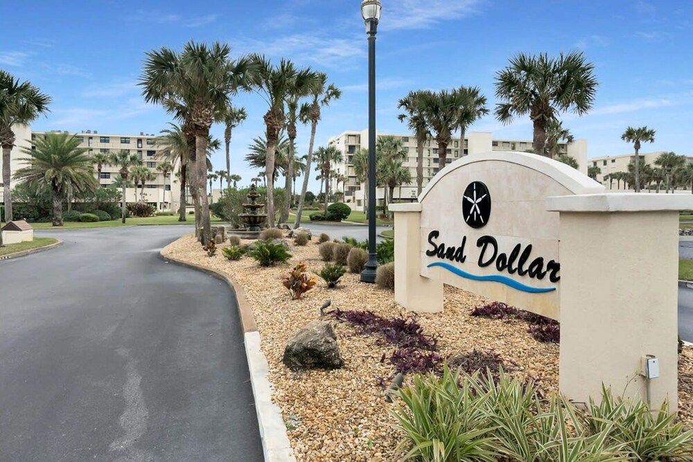 Oceanfront Pool Beach Gear Tennis Smart TVs