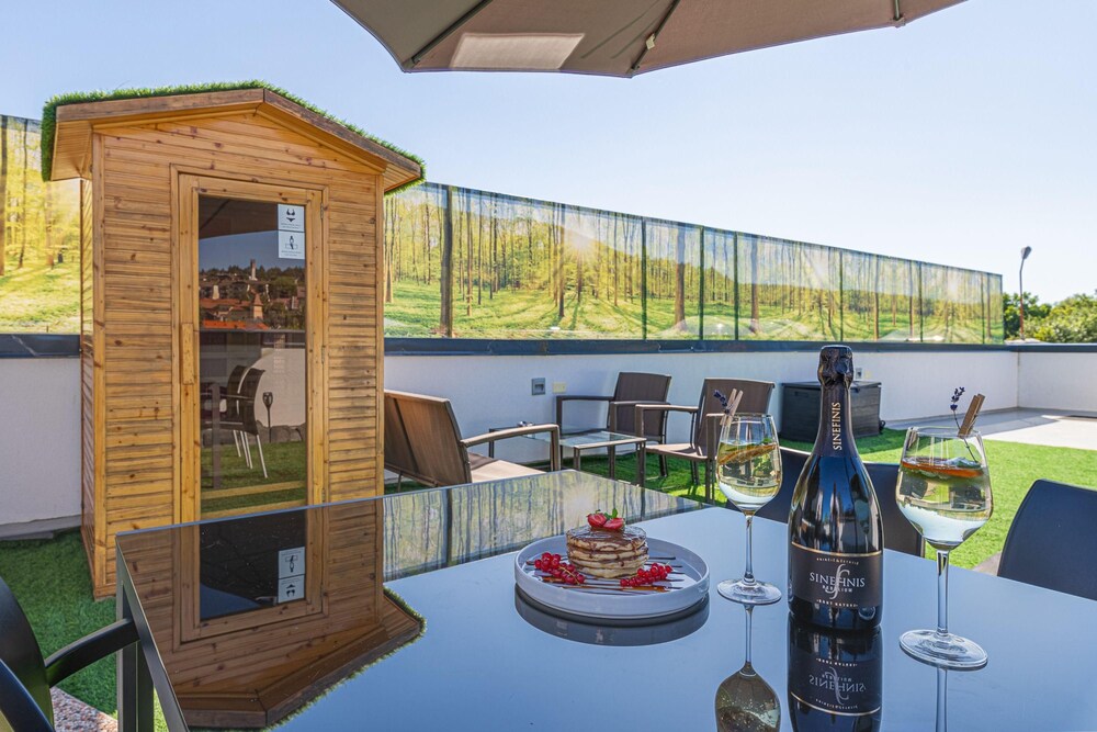 Rooftop Home With Whirlpool Sauna