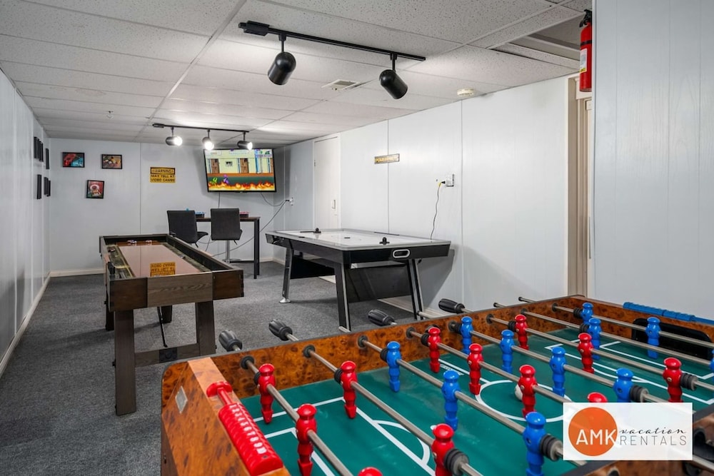 All Decked Out Farmhouse - Game Room Nearby Beach