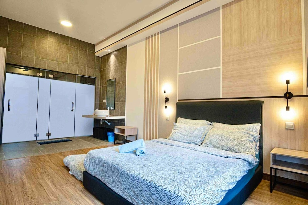 Astoria Ampang Condotel by Emily in Town