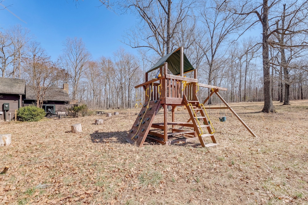 Waterfront Cabin on 32 Acres in Leesburg!
