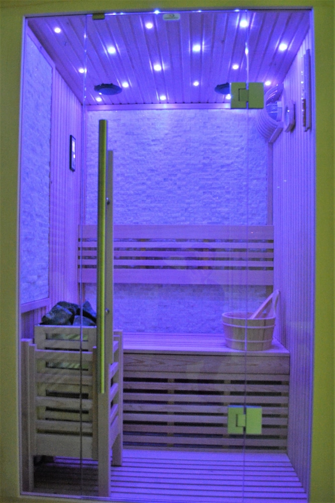 4 Star Suite SPA