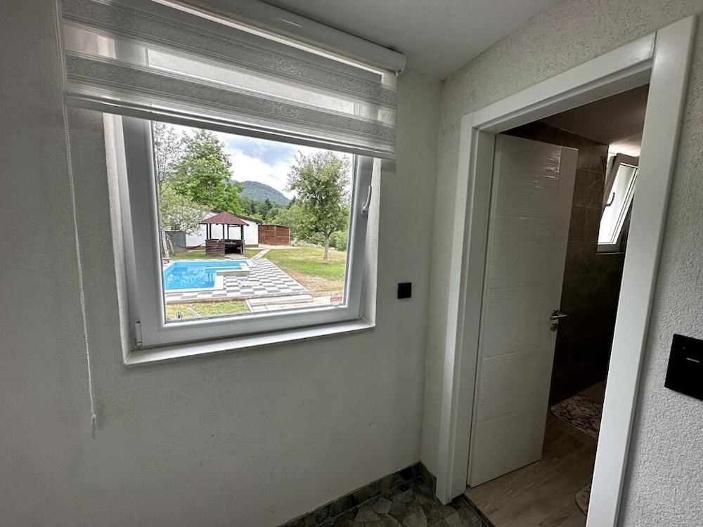 Rijeka Villa-Spacious 4BR with Pool