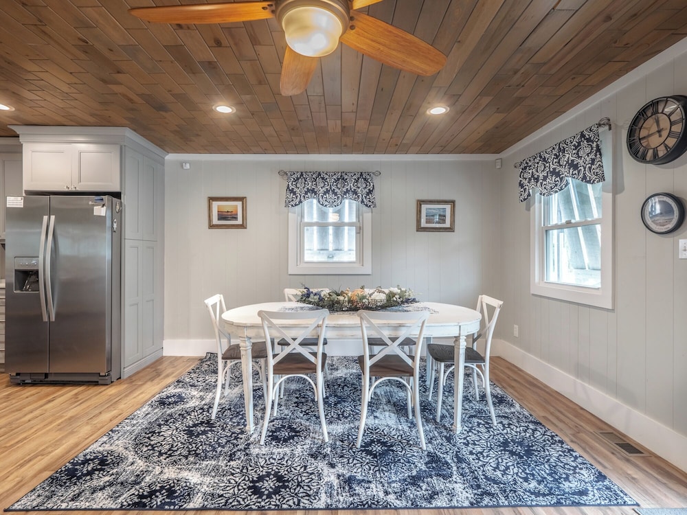 Barefoot Bungalow by Carolina Retreats