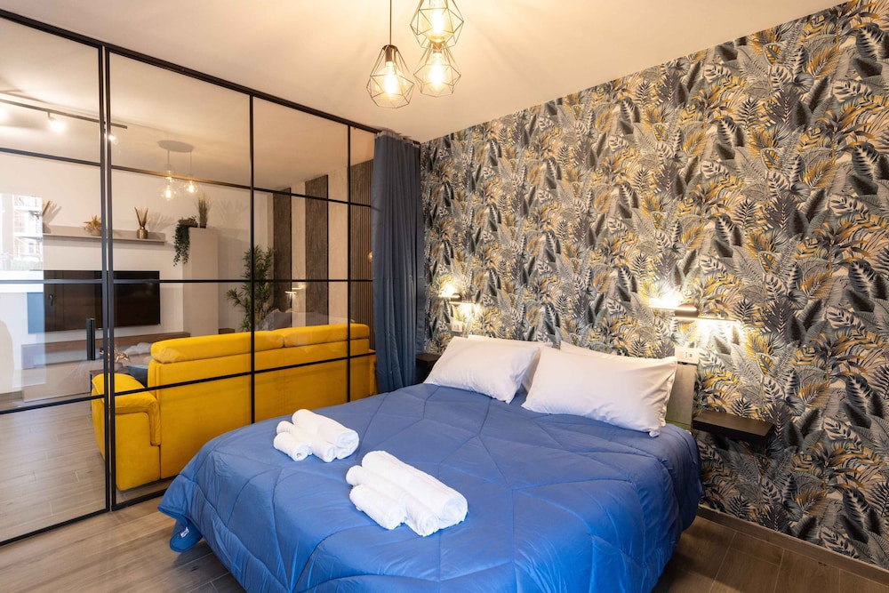 Urban Chic Luxury Suite Apartments