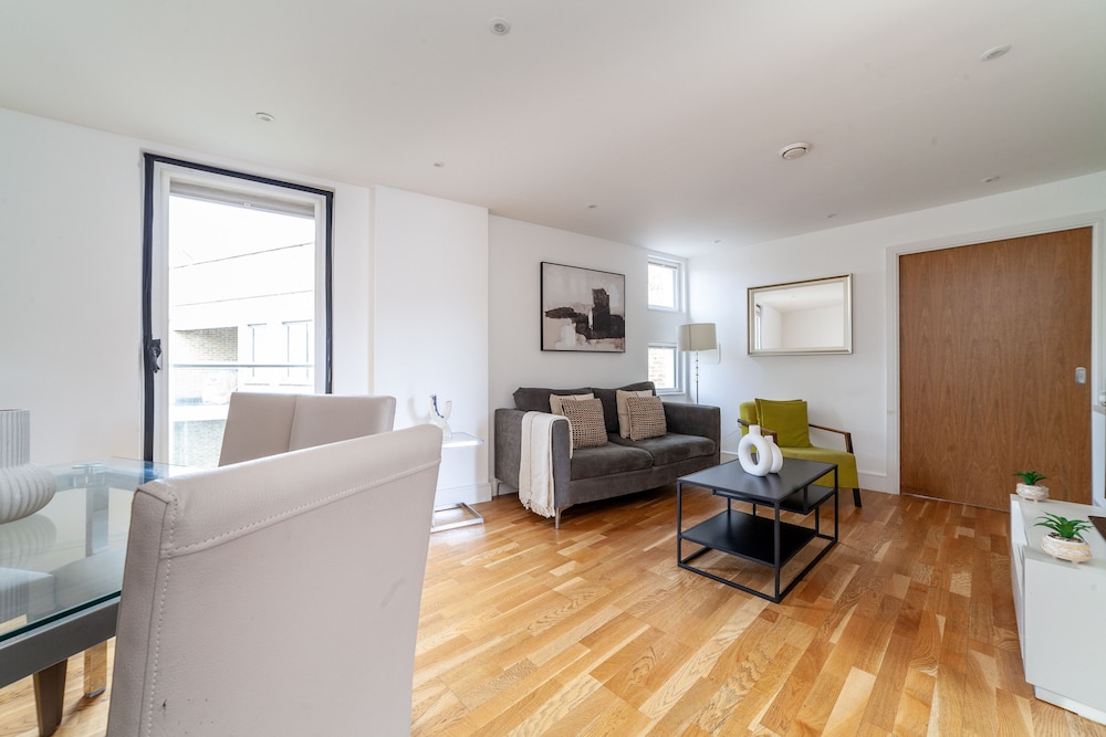 3 Bed Flat by Limehouse Basin