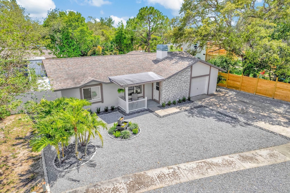Charming Largo Home w/ Private Pool: 1 Mi to Beach view 4