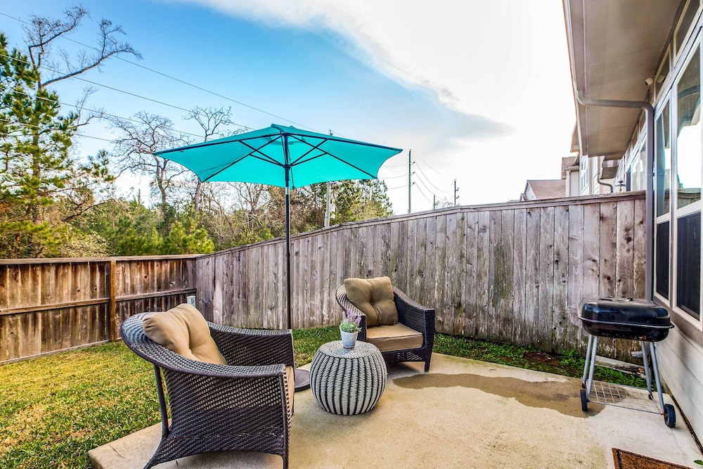 Family-friendly Spring Townhouse w/ Backyard!