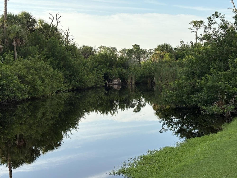The Sanctuary - Private Pool+spa Vacation Home - Only 5 Minutes To The Gulf Coast! 3 Bedroom Home