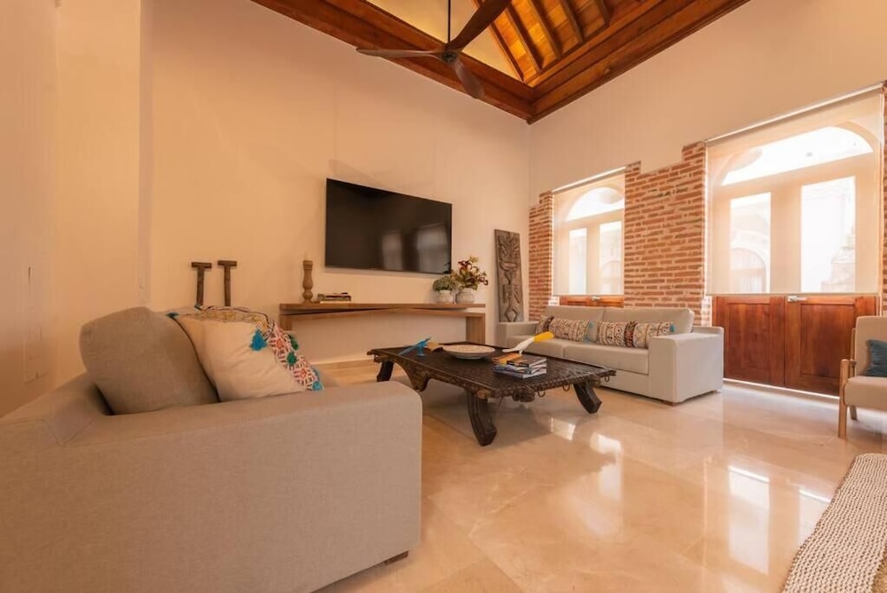 Casa Luxor by SOHO