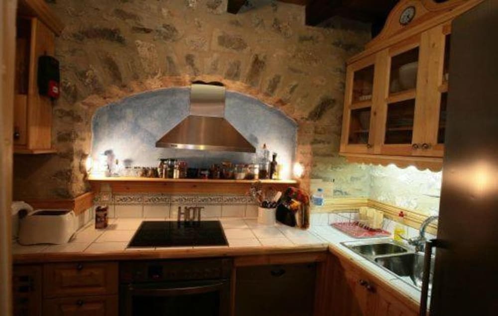 Smaragda Art Country House
