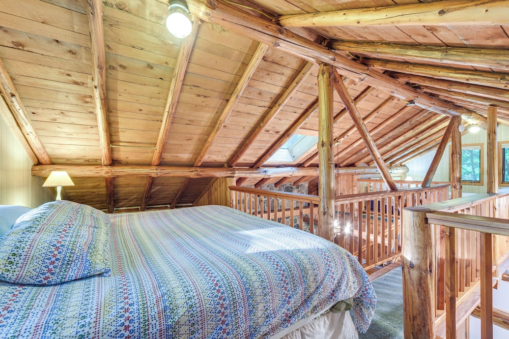 Authentic Log Cabin w/ Private Pond in Glidden