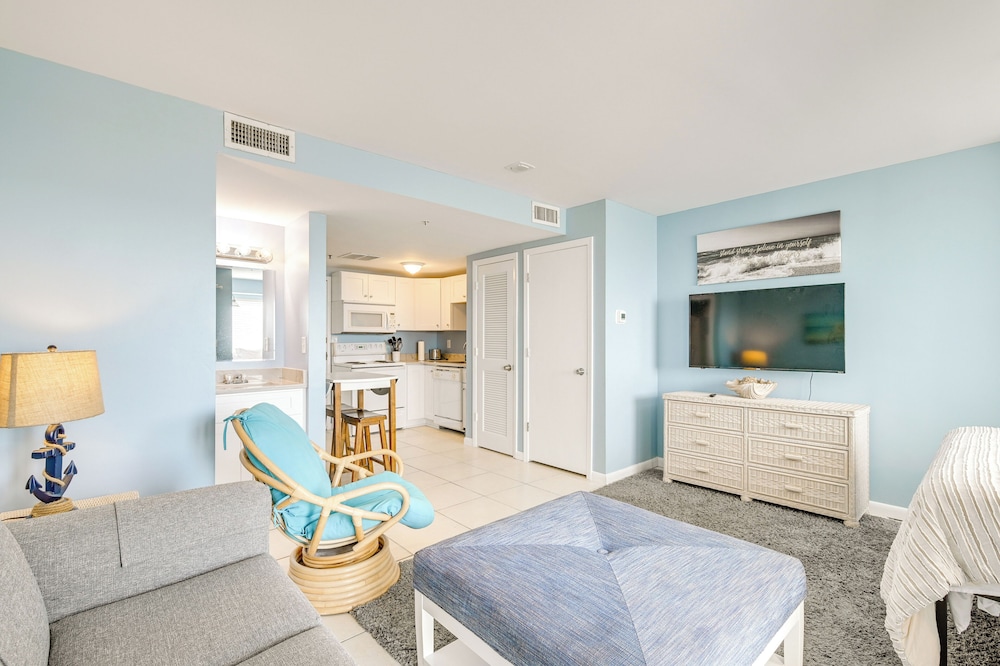 Oceanfront Resort Condo w/ Balcony in Myrtle Beach