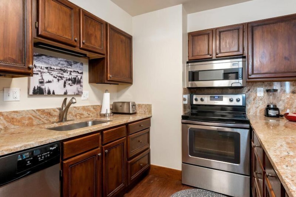 Modern 2 Bedroom Condo at the Base of Vail Mountain Next to Gondola One