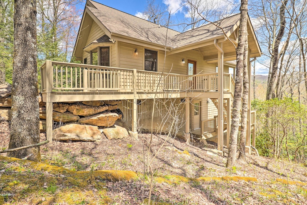 Sapphire Retreat w/ 2 Decks, Views & Resort Access view 5