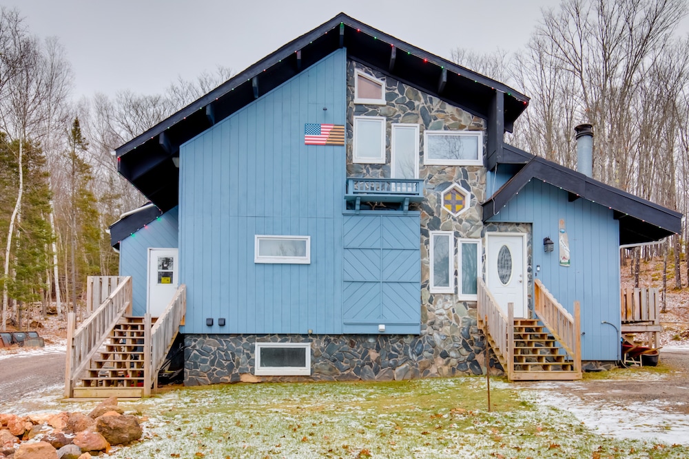 Iron River Retreat w/ Sauna: Walk to Ski Brule!