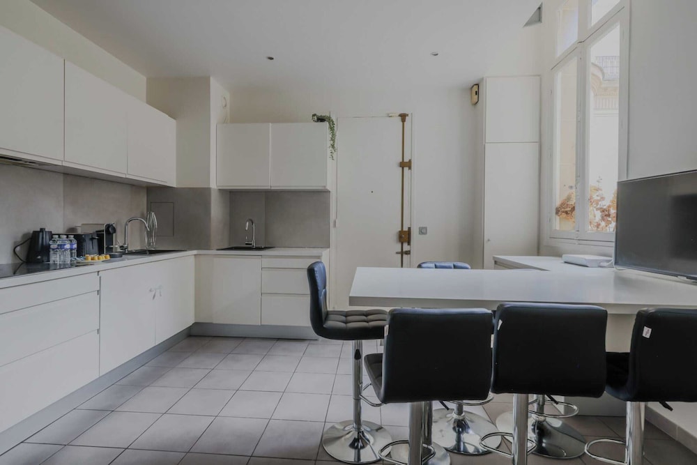 Spacious Apartment - 5br/12p - Chaillot
