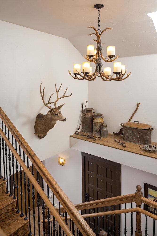 The Landing at Estes Park - Riverside Retreat