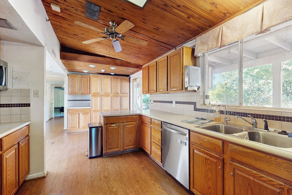 6BR Home w/ a Private Pool, W & D, & Large Yard