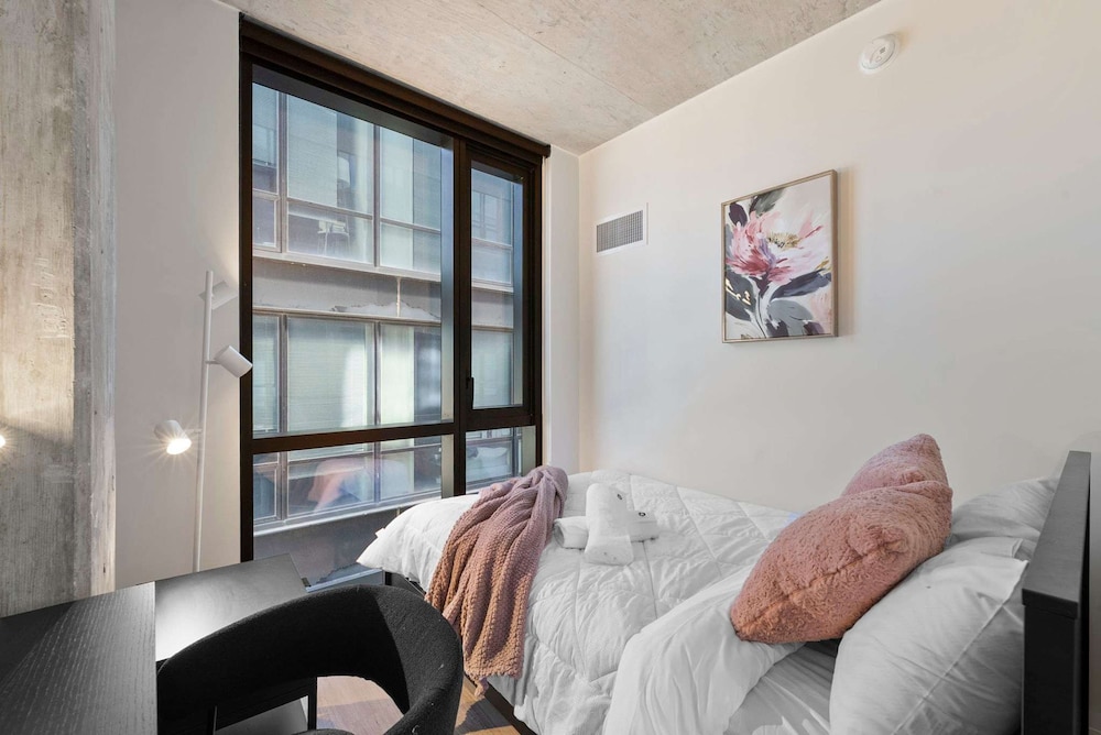 3 Bed 3 Bath High Rise With Gym Amenities