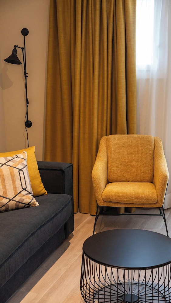 Qazris Suites
