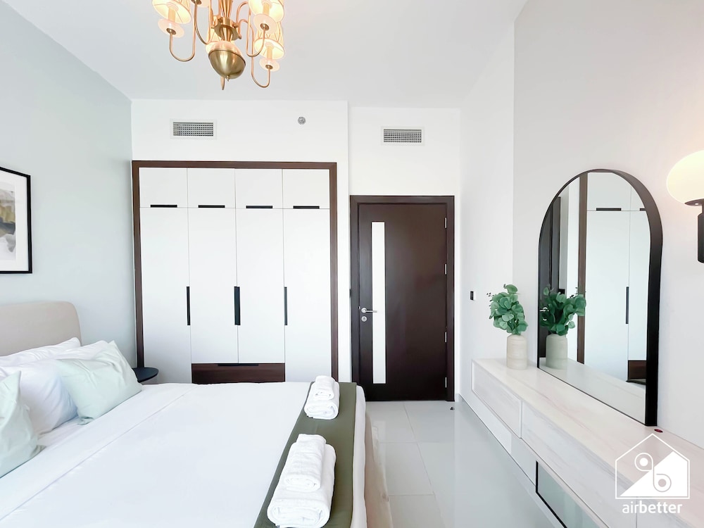 Bright 2bed Family Home: Pool, Gym & Kids Play