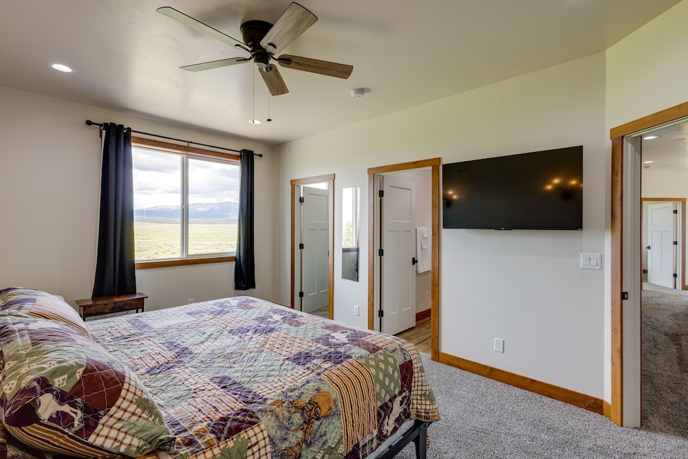 Mountain-view Island Park Cabin Near Outdoor Rec! view 3